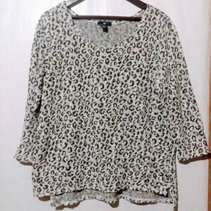 GAP Gray and Black Animal Print‎ Sweater LARGE